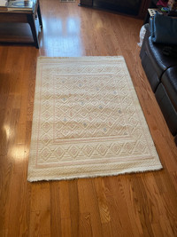 Area rug Eaton European collection 100% wool carpet, 5.5 feet 