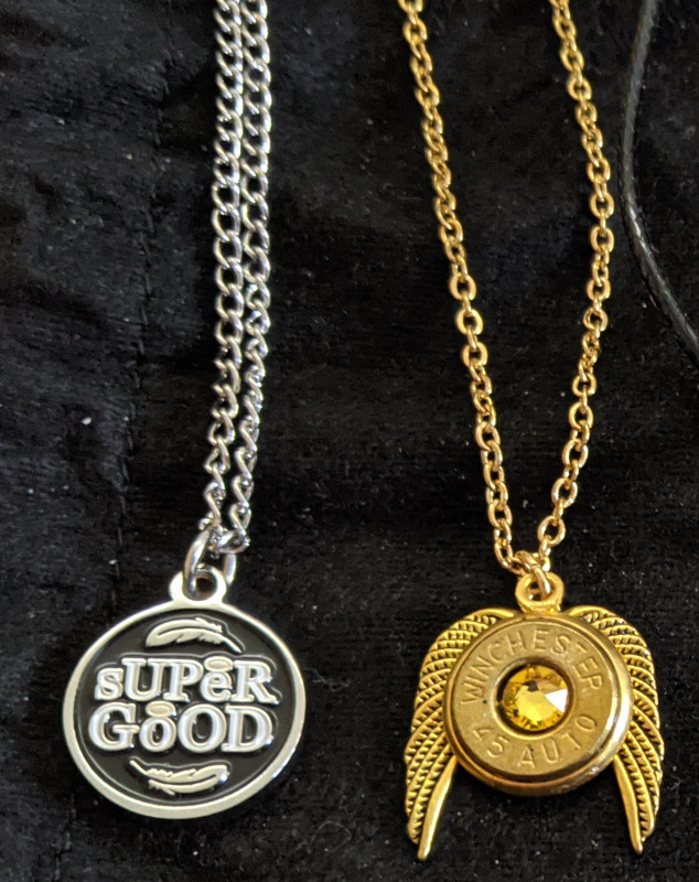 Supernatural surnaturel necklaces pendants colliers dans Bijoux et montres  à Ville de Montréal