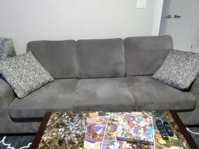 Couch for sale555654765106974721