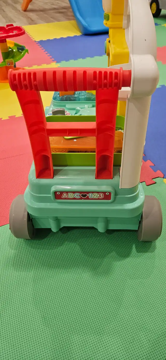 Fisher price infant/toddler camper stroller in Toys in Markham / York Region - Image 4