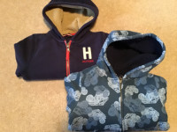 toddler size 4T- 2x warm hoodies  lined with parka…$10