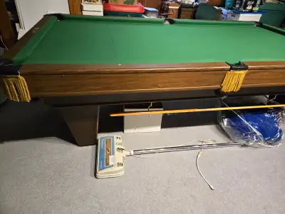 Brunswick Monarch 8' x 4' Snooker pool table with snooker balls and set of 8-ball. Table has smaller...