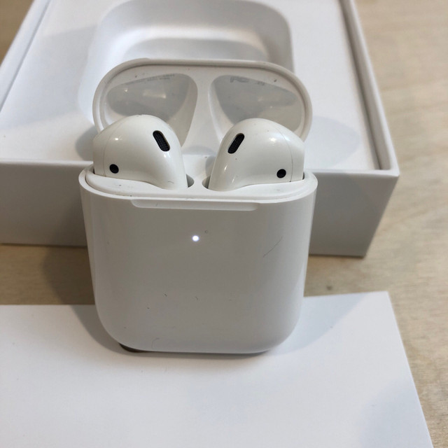 Apple AirPods (2nd Gen) with Wireless Charging Case MRXJ2AM/A in Cell Phone Accessories in Ottawa - Image 2