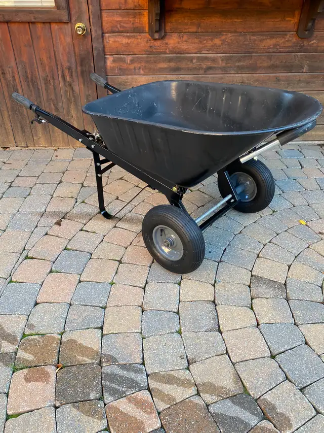 YARDWORKS quick release self-dump wheelbarrow in Outdoor Tools & Storage in Oakville / Halton Region - Image 3