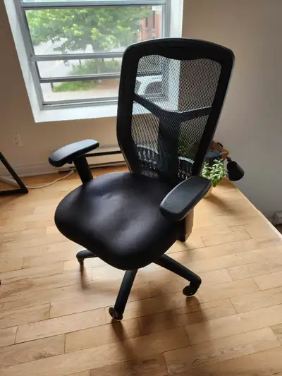 Chaise bureau très confortable - 150$