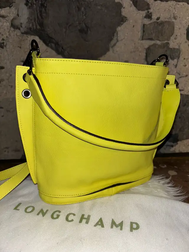 LONGCHAMP Hobo Bucket Leather Tote in Women's - Bags & Wallets in City of Montréal - Image 5