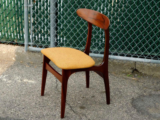 Vintage Midcentury Afromosia Dining Chairs in Chairs & Recliners in West Island - Image 3