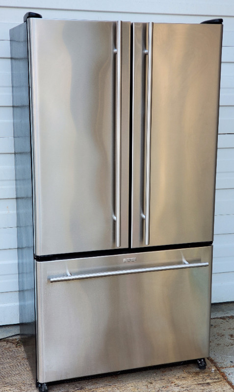 Jenn-Air French Door Fridge - Very good condition, Stainless in Refrigerators in Nanaimo - Image 2