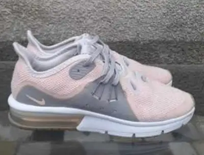 NIKE AIR MAX SEQUENT 3 WOMEN'S SZ8 MINT CONDITION "USED ITEM NO BOX" *Check out my other ads all sho...