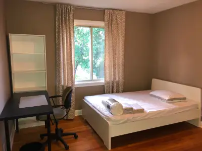 - 1 room available from Sep 1st for one female. - 15 min walking distance from Algonquin College. -...