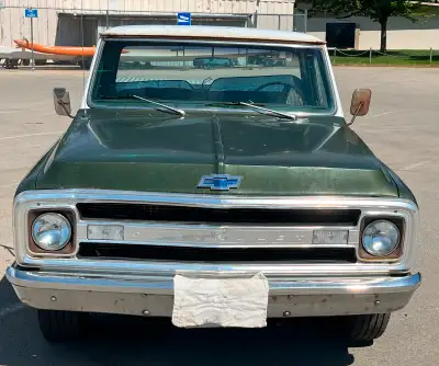 1970 c10 Chevrolet pickup, v8 350 engine . Comes with extra set of mags with tires. Dry box included...