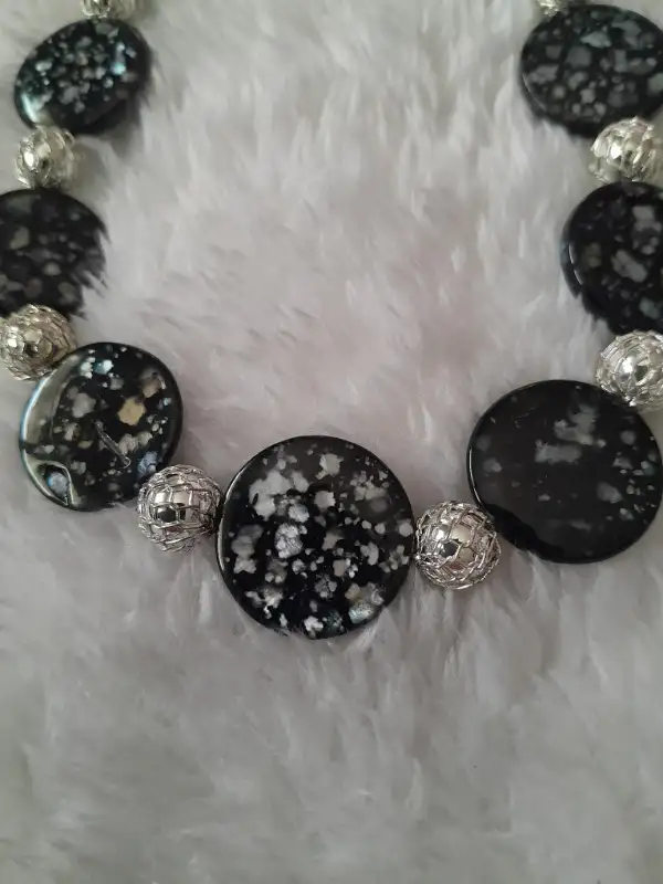 Bead Necklace in Jewellery & Watches in Windsor Region - Image 3