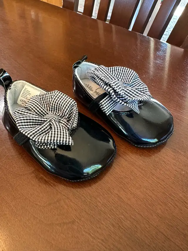 0-6 months Girl’s Black MaryJanes Shoes with Gingham Bow  