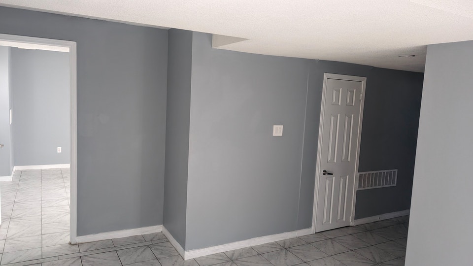 Independent WALKOUT! 1 bdrm+large Living+kitchen apartment Oct 3