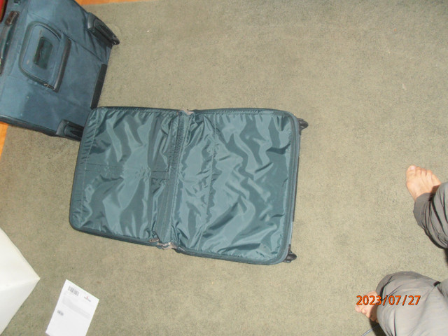 Traveling luggage Samsonite 24 inch/19.5 inch dans Loisirs et artisanat  à Laval/Rive Nord - Image 3