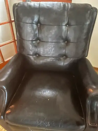 Real leather recliner chair for sale $400 or best offer will be excepted only.