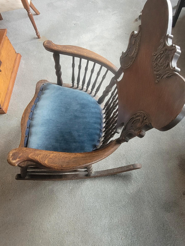 Incredible Antique Rocking Chair in Chairs & Recliners in Belleville - Image 2