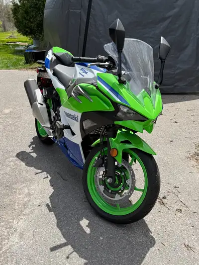Selling my 2025 Kawasaki Ninja 500 40th Anniversary Edition with only 6 km. Bike is essentially bran...