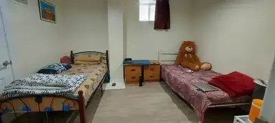 ⭐Clean Shared Room(Girl) in Brampton⭐Available Now