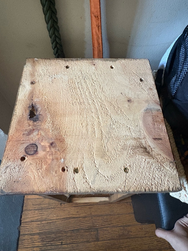 small / tall end table in Other Tables in Kitchener / Waterloo - Image 3