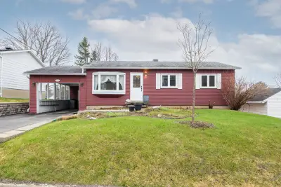 !! VISITE LIBRE 9 MAI 13H-15H !! Dans un quartier des mieux situés à Québec, cette charmante proprié...