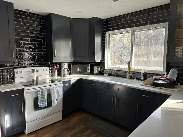 High Quality and Budget Friendly Custom Kitchens and Woodwork in Carpentry, Crown Moulding & Trimwork in Edmonton - Image 4