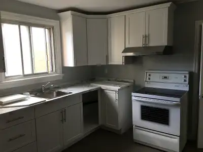 RENOVATED&nbsp;2 bedroom IN BEECHWOOD VILLAGE&nbsp; August 1st!