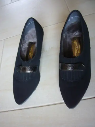 SOULIERS DOUBLÉS POUR DAME, View more