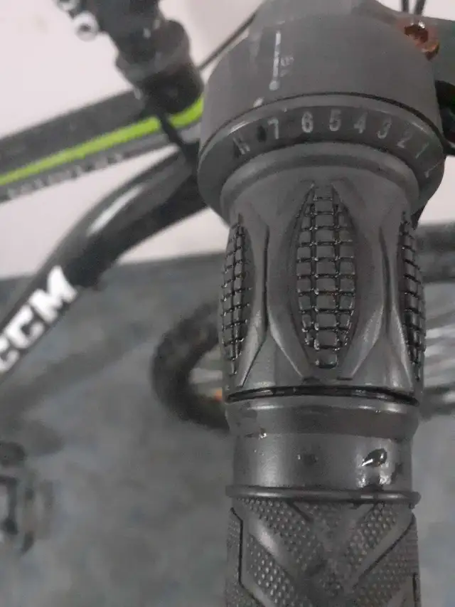 CCM Nitro XT Bike in Mountain in Kingston - Image 4