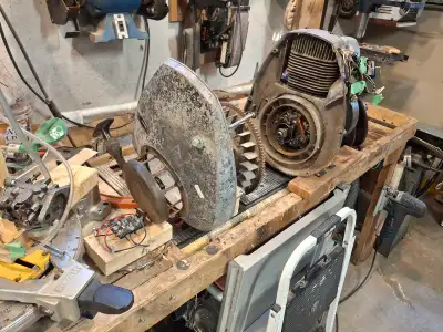 Engine Type 247. Engine and both sides of the clutch move freely. Lots of compression. All bolts for...