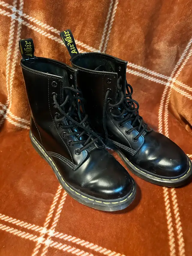 Women’s Doc Martens original 1460 size 7 in Women's - Shoes in Bedford - Image 3