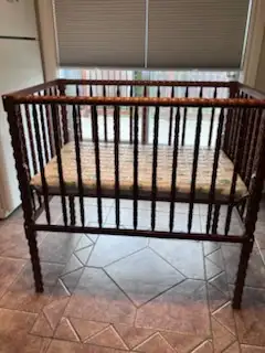 Petite bassinette/lit pour bébé avec matelas (livraison possible, View more