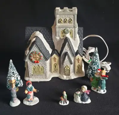 Santa's Trim Shoppe 8 Pc Porcelain Church
