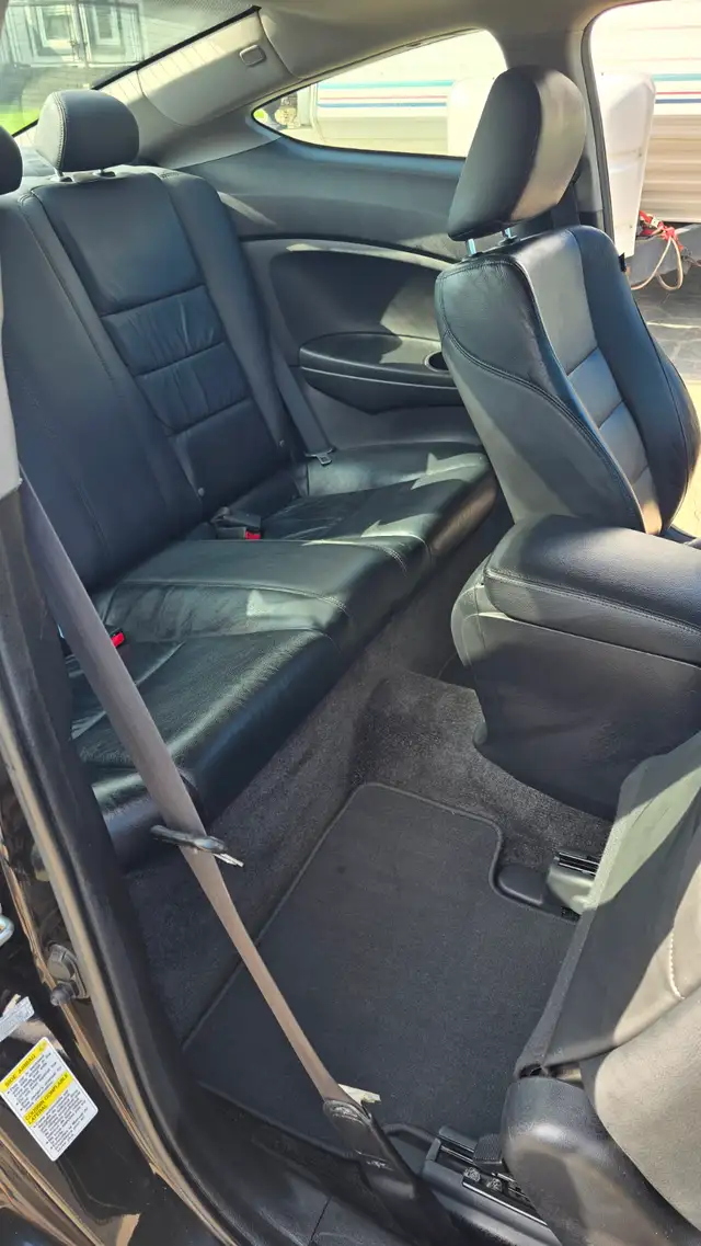 2011 Honda Accord EX-L Coupe  Low km only 140k. No accident in Cars & Trucks in Saskatoon - Image 9
