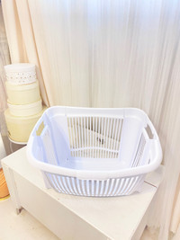 Large laundry basket white