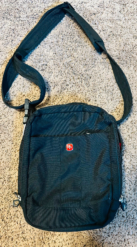 Swiss gear travel crossbody bag in Women's - Bags & Wallets in Calgary