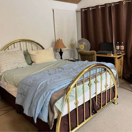 Beautiful room for rent in Room Rentals & Roommates in Downtown-West End