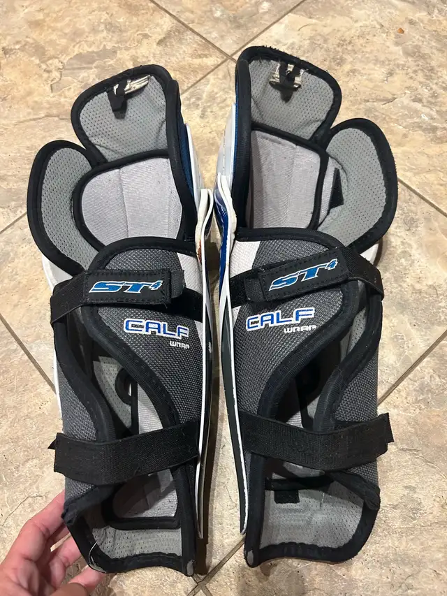 Easton Synergy 12” Shin pads  in Hockey in Red Deer - Image 4