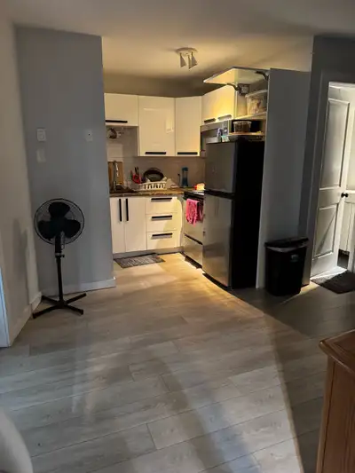 master bedroom  available in sharing for a girl