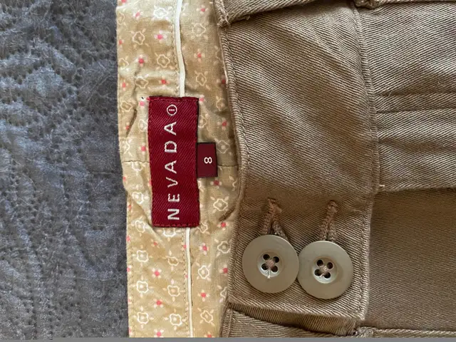 Nevada Pants in Women's - Bottoms in Barrie - Image 4