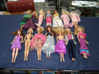 Lot de 14 Poupée Barbie Différente avec Robe Jouet Fille (C) 20$