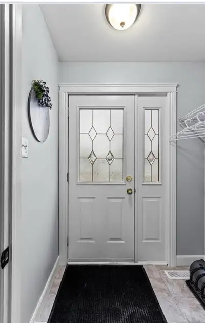 3-bedroom, 1-bathroom main floor unit available in Mount Pearl. Ideal for a small family, working pr...