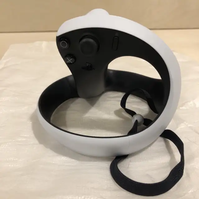 Sony PlayStation PS5 PS VR2 Right Sense Controller with Strap in Sony Playstation 5 in Ottawa - Image 2