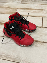 Basketball shoes Under Armour 4 USA, 3.5UK or 36 EURO