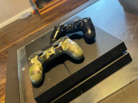 Ps4 with 2 Controllers 