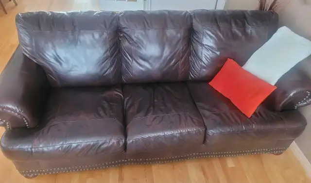set sofa et causeuse in Couches & Futons in Laval / North Shore - Image 2