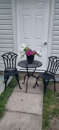 Vintage cast Metal patio garden furniture bistro set 