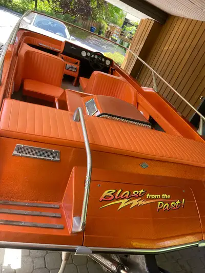 Glastron CV 18 1974 Couleur d’origine Intérieur refait à neuf Moteur 1988 refait à neuf en 2025 cet...