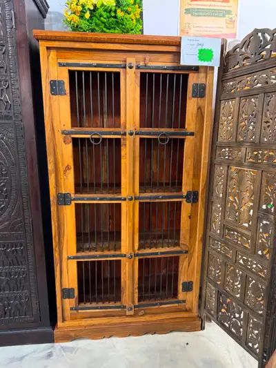 Belle armoire cage en bois de rose massif avec barreaux en metal sur les portes ou un rideau peut êt...