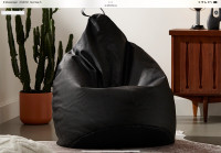 Le fauteuil poire effet cuir / Faux-leather beanbag chair SIMONS